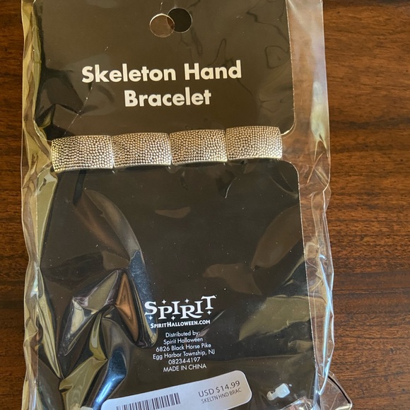 Skeleton Hand Bracelet💀 - Picture 3 of 5
